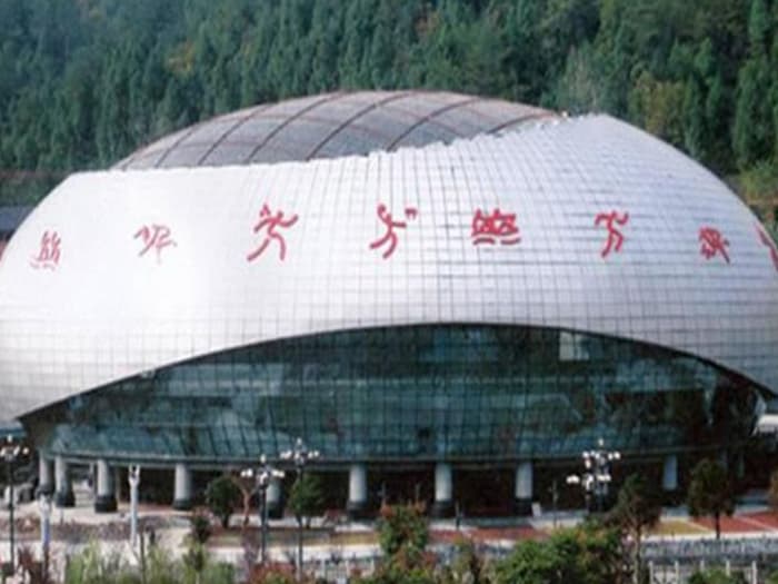 河源体育中心球形网架加工安装